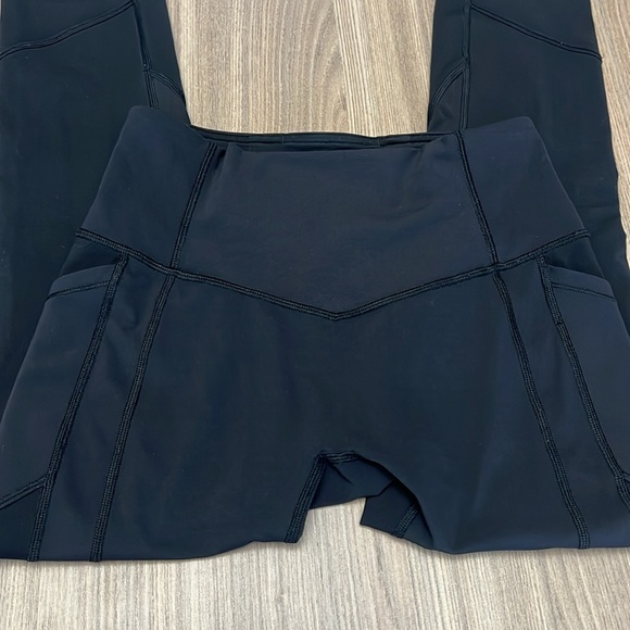 Lululemon All The Right Places Crop 23" Size 6 - Picture 5 of 8